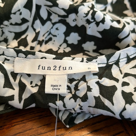 FUN TO FUN BLOUSE.SIZE S. NWOT. - Picture 3 of 7
